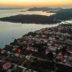 Beautiful In With House Sea View Holiday home