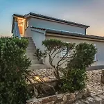Beautiful In With House Sea View Holiday home
