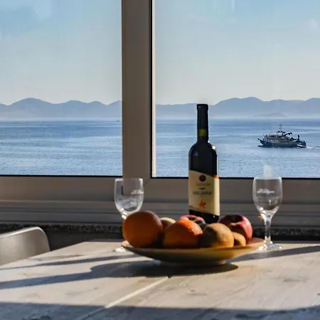 Beautiful In With House Sea View *