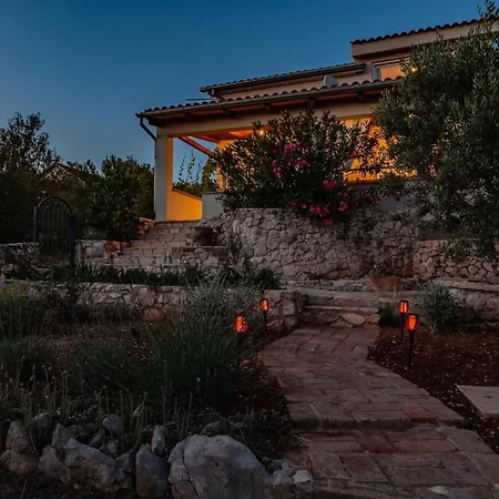 בית נופש Lovely In *